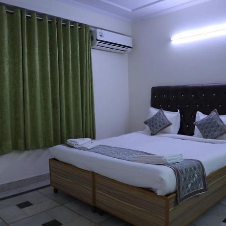 Hotel Star Palace - Near Karol Bagh Metro Delhi  Exteriör bild
