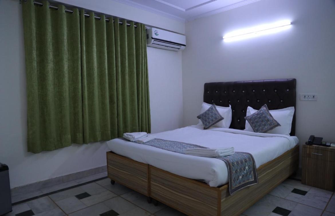 Hotel Star Palace - Near Karol Bagh Metro Delhi  Exteriör bild
