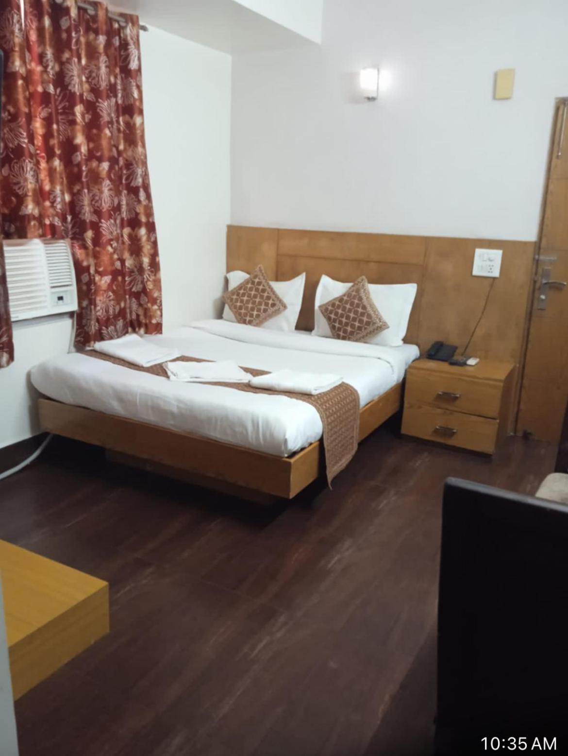Hotel Star Palace - Near Karol Bagh Metro Delhi  Exteriör bild